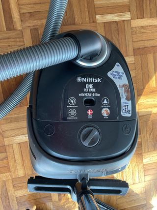 Aspiradora Nilfisk con accesorios