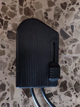 Lámpara de pie negra