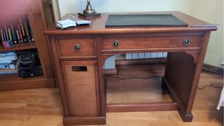 Scrivania in legno massello per ufficio