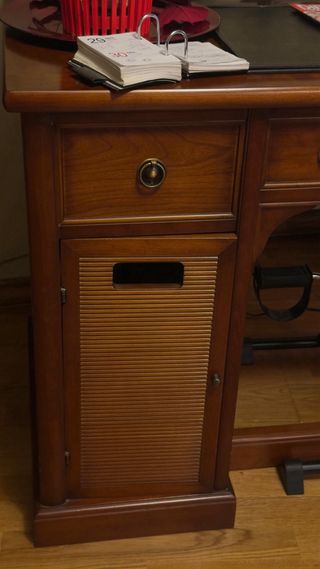 Scrivania in legno massello per ufficio