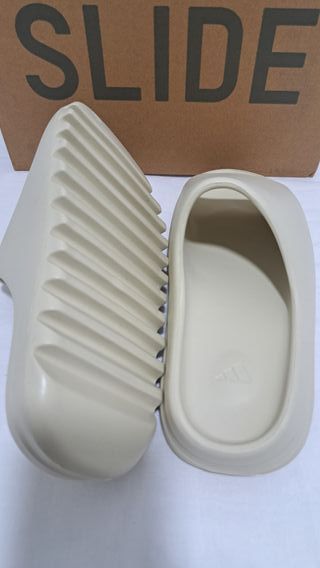 Yeezy Slide Beige Talla 43 Nuevo