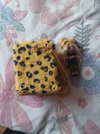 Muñeca Na Na Na Surprise Maleta