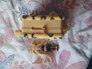 Muñeca Na Na Na Surprise Maleta