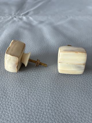 Pomos de piedra y madera para cajones