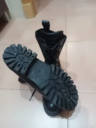 Botas negras talla 38 (un solo uso)