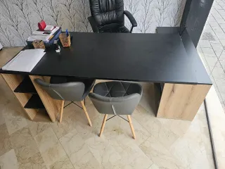 Muebles de oficina y varias impresoras