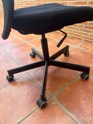 Silla de oficina negra