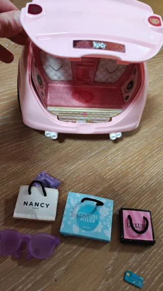 Coche rosa Nancy con muñeca
