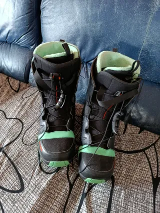 Botas de Snowboard Negras y Verdes