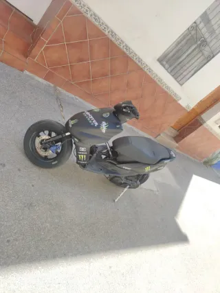 Yamaha Jog RR Negra Circuito