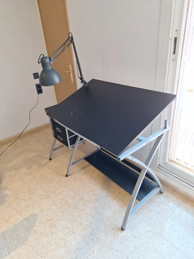 Mesa de dibujo con cajonera