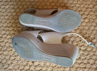 Sandalias cuña Geox mujer beige