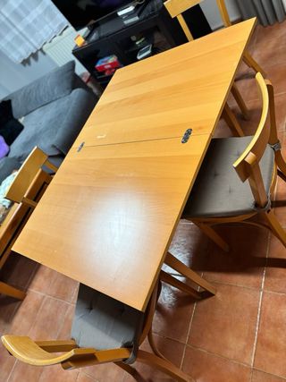 Mesa de cocina extensible con 4 sillas