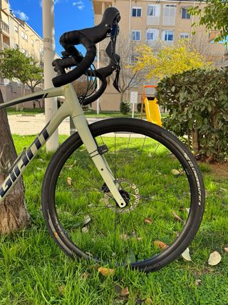 Bicicleta Gravel Giant Revolt 2 Verde Claro