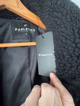 Abrigo largo teddy Fabletics negro XS, talla ampli