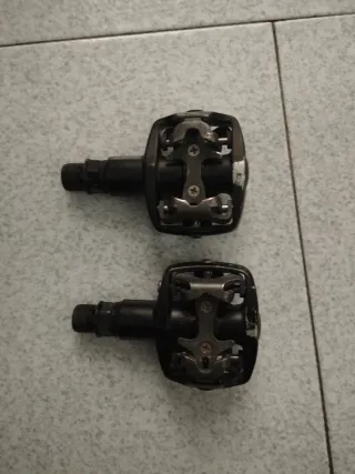 Zapatillas MTB Talla 43 y pedales