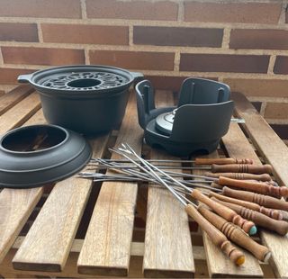 Set Fondue Hierro Fundido Negro y Madera