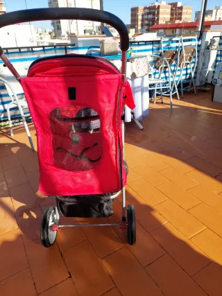 Carrito para perro rojo