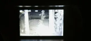 Gafas / prismáticos de visión nocturna digital.