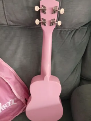 Ukelele rosa infantil