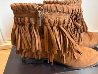 Botines marrones con flecos