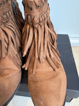 Botines marrones con flecos
