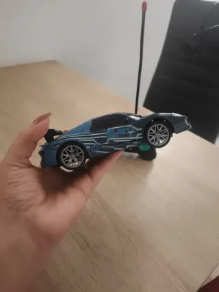 Coche RC deportivo azul