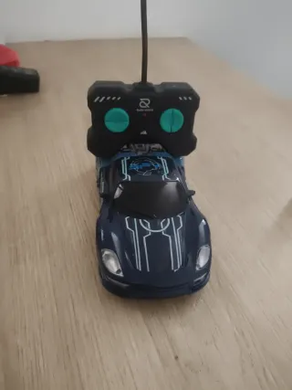 Coche RC deportivo azul