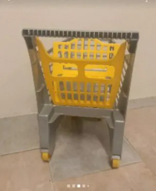 Carrello spesa giallo e grigio