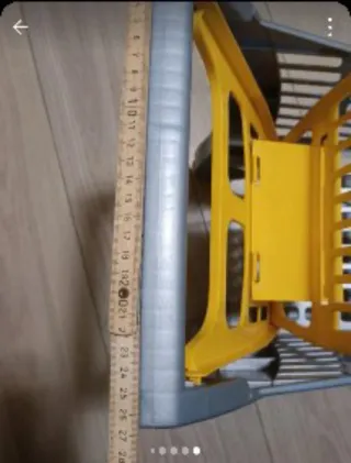 Carrello spesa giallo e grigio