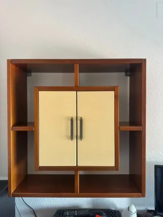 Estantería de pared de madera