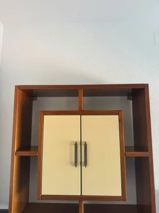 Estantería de pared de madera