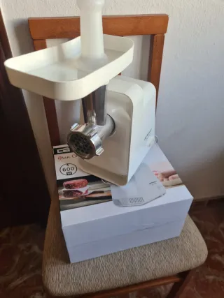 Picadora de carne eléctrica MP 2000