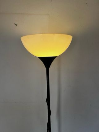 Lámpara de pie moderna luz cálida