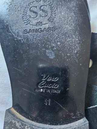 Sandalias negras de tiras cruzadas