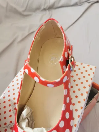 Zapatos flamencos niña lunares rojos