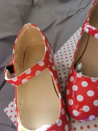 Zapatos flamencos niña lunares rojos