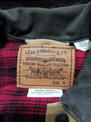 Chaqueta Levi's Beige con Forro Rojo