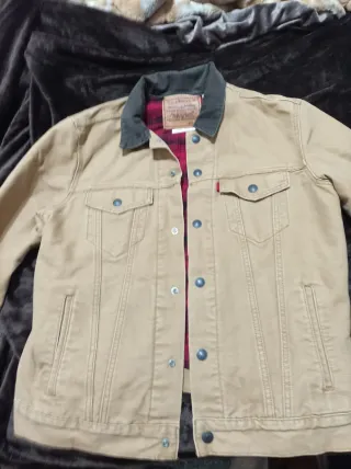 Chaqueta Levi's Beige con Forro Rojo