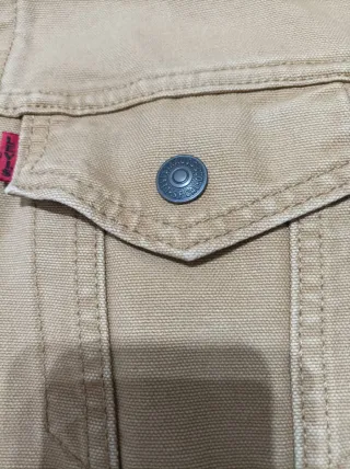 Chaqueta Levi's Beige con Forro Rojo