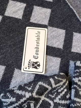 Bufanda y guantes señoriales