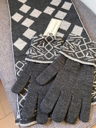 Bufanda y guantes señoriales