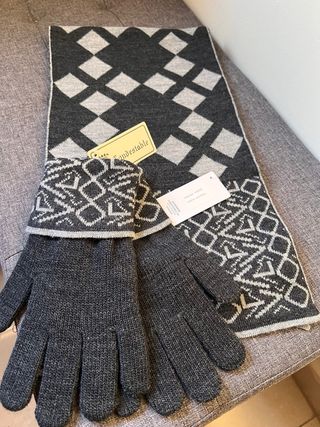 Bufanda y guantes señoriales