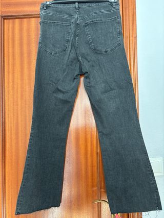 Pantalón Mango gris.