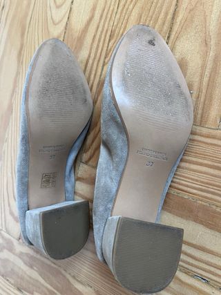 Zapatos beige tacón bajo