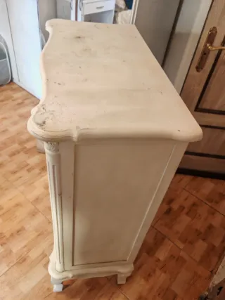 Cómoda marfil estilo francés