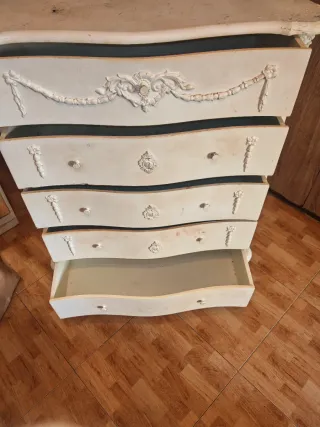 Cómoda marfil estilo francés