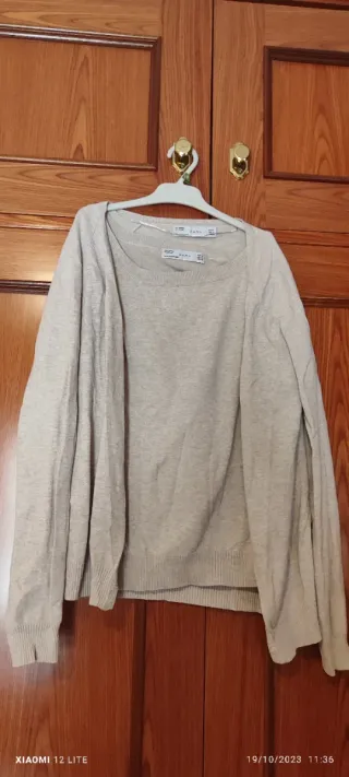 Conjunto Zara Camiseta y Rebeca Beige Talla M