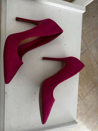 Zapato de tacón fucsia
