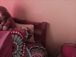 Cama arcón multicolor. Colchon  y cabecero madera